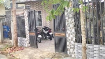 Bán nhà cấp 4 ở Chợ Hóc Môn, dt 100m2, Sổ hồng sẵn.