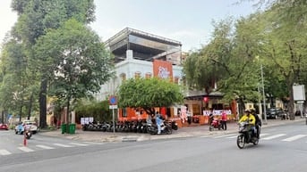 Cho thuê nhà góc 2 mặt tiền số: 40 Võ Văn Tần - Trần Quốc Thảo, Quận 3