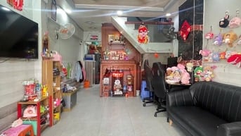 Nhà hẻm xe hơi thông thoáng ngay trung tâm Q.6