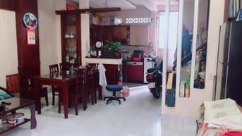 Nhà 2 mặt tiền, DT 5,1x10m, Gần Công An Tân Hưng.