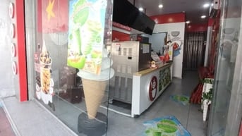 Mặt bằng kinh doanh gần ngã tư