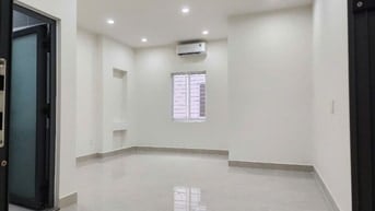 Bán gấp nhà 4 lầu Bùi Quang Là, P12 Gò Vấp 6,8 tỷ