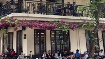 Nhượng quán cafe đang kinh doanh tốt tại Huỳnh Thúc Kháng-Mặt tiền 15m