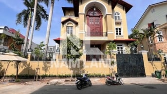 CHO THUÊ BIỆT THỰ ĐẸP 1300m HỒ BƠI,SÂN VƯỜN QUẬN 2 GIÁ 150 TRIỆU TL.