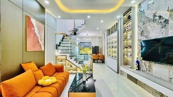 Nhà 50m2 Nguyễn Tri Phương, Q10 giá 2tỷ450. Gần cầu vượt 3/2. Hẻm 5m