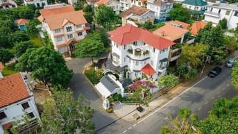 CHO THUÊ BIỆT THỰ SIÊU ĐẸP 3 MẶT TIỀN THẢO ĐIỀN QUẬN 2 GIÁ 150 TRIỆU