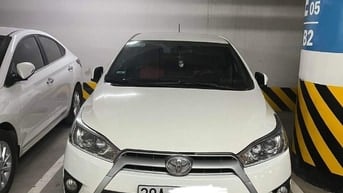 Cần bán xe ô tô Toyota yaris màu trắng 