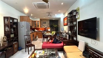 Nhà đẹp phố Thái Hà, diện tích rộng 68m2, gần phố, cách oto chỉ 10m.