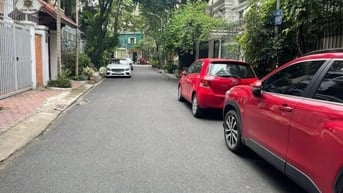 {Phân lô, ô tô tránh} Bán nhà Cầu Giấy DT:80m2, MT:4.5m giá 2x tỷ (TL)