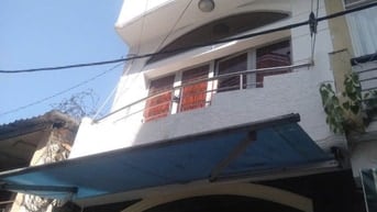 Hẻm xe hơi Cách Mặt tiền 3 căn nhà ngang 4m 4Tầng,Hẻm an ninh sạch sẽ 