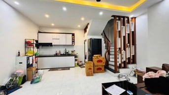 BÁN NHÀ ĐA SỸ 5 TẦNG XÂY MỚI Ở NGAY