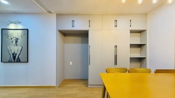 CHỦ CẦN BÁN GẤP NHÀ GẦN SÂN BAY NGANG 6M ĐÚC 2LẦU 3PN FULL NỘI THẤT