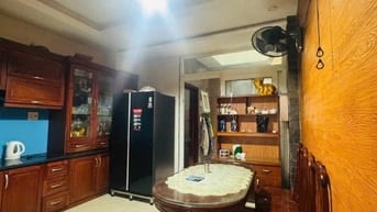 BÁN NHÀ ĐẸP VÀ TẶNG LẠI TOÀN BỘ NỘI THẤT . ĐƯỜNG TRƯỚC NHÀ 8M 