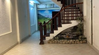 Cho thuê nhà ngõ 151A phố Thái Hà, 50m2x 5 tầng hiện đại, ô tô vào nhà
