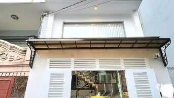 Đi nước ngoài định cư bán gấp nhà ở đường Võ Văn Tần, phường 6, quận 3