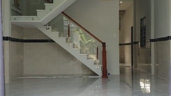 NHÀ MỚI XÂY 1 XẸT NHỰA RỪNG DẦU  1 TRỆT 1 LẦU ĐÚC THẬT
