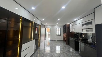 BÁN NHÀ TRUNG TÂM QUẬN -GẦN HỒ - PHÂN LÔ - Ô TÔ - THANG MÁY - KINH DOA