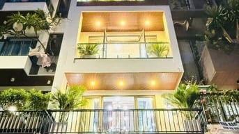 bán nhà SIÊU PHẨM, KHU VÍP ĐẲNG CẮP 68, DT 4M X 18M CÓ THANG MÁY, 