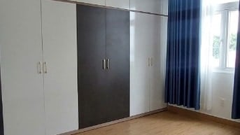 Cần bán gấp, MT đường Nguyễn Bá Huân, Quận 2, 204m2, 3 lầu. 38 tỷ