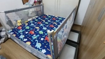 Bán giường gỗ tốt 1,8m x 2m, có đệm đầu giường