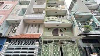 Bán nhà đường 6m Phùng Văn Cung p4 PN ngang 4,4 nở hậu 5 dài 15 SHR 
