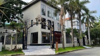 Cho thuê Biệt Thự đơn lập 420m- hồ bơi ngay Phú mỹ Hưng giá 145 triệu