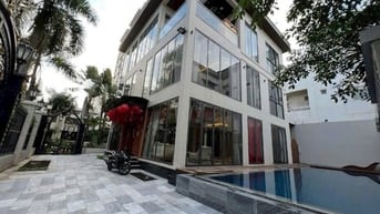 Cho thuê Biệt Thự đơn lập 420m- hồ bơi ngay Phú mỹ Hưng giá 145 triệu