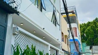 NHÀ ĐẸP NGANG 8m HẺM OTO 7 CHỖ ĐỖ CỬA NHÀ ĐẸP Ở LIỀN