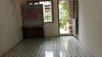 Cho thuê căn hộ tầng 3 phố Lò Đúc, Giá 6 triệu.