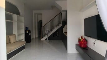 Bán nhà trệt 2 lầu , hướng Đông Nam , Đường 100A Cầu Xây 