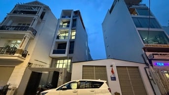 Mặt tiền quận 1, đường Nguyễn Văn Nguyễn P.Tân Định, 4x15 5 tầng TM