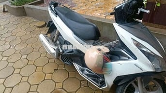 Honda Air Blade trắng, đã sử dụng