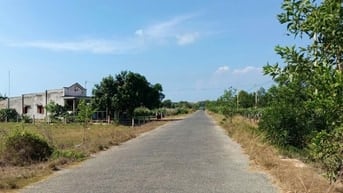 Bán đất Lagi Bình Thuận 1000m2 mặt tiền Hồ Tùng Mậu cách Dinh 200m.