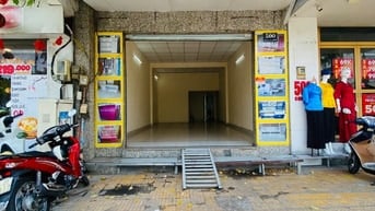 Cho Thuê Nhà Mặt Tiền 500 CỘNG HOÀ, 63m2(4.2x15), Ngay Toà Nhà E.Town