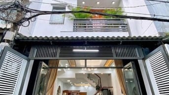 Đi nước ngoài định cư bán gấp nhà ở đường Nguyên Hồng, phường 1, quận 