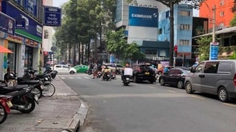 Bán nhà số 82 Trần Bình Trọng, P1. Q5, hai mặt tiền trước sau