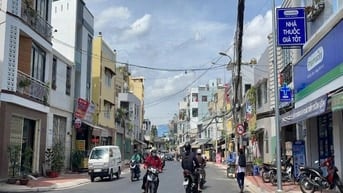 MT Bạch Đằng- Phan Chu Trinh P2 BT,DT:4x14,nhà 4 tầng ,giá 9,3 tỷ 