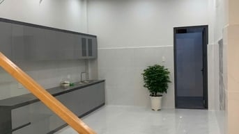 Bán nhà đường Lê Văn Việt , Quận 9 _ DT : 70m , 4PN , Hướng Tây Bắc