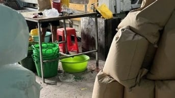 Cần nắm nữ đứng máy ép, nam đổ kéo trộn keo