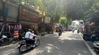 Mặt phố Hàng Lược giá 20,5 tỷ, DT 45m2, MT 5,5m.
