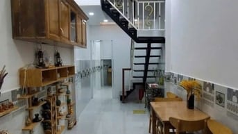 Cho thuê nhà hẻm 538 lê đức thọ p16 gò vấp nhà 3 phòng ngủ giá 10tr