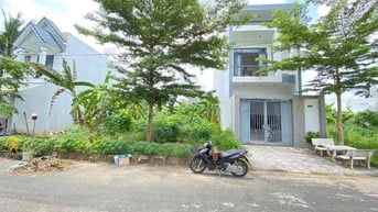 Bán Nhà diện tích lớn mặt tiền đường khu dân cư