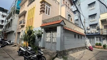 Cho thuê vila góc 3 MT đường Nguyễn Gia Trí (D2 củ ) P. 25,Bình Thạnh