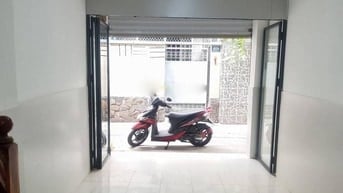 Cho thuê nhà mặt tiền nhỏ giá rẻ  tiện kinh doanh, Quận 3