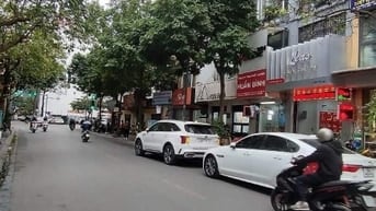 Một căn duy nhất. Phố trung tâm Cầu Giấy.