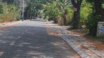 Bán đât DA phú nhuấn 1 đường 1 nguyên đia lô dt 7,5x18,5m gốc (sổ hồng