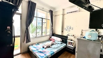 Nhượng lại phòng trọ full nội thất tại Phú Nhuận giá 4tr8, có ban công