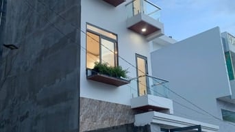 Nhà 1 trệt 2 lầu mt hẻm 554 Lê Văn Việt dt 69 m2 giá chỉ 5,4 tỷ