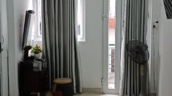 Phòng bancon  lầu 1 quận 3. full đồ ở liền.