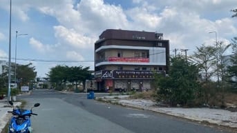 em cần bán lô đất 105m2, đường lớn 16m, sổ hồng riêng